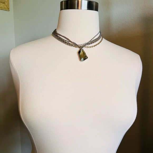 Glass pendant rocker necklace - Picture 6 of 6